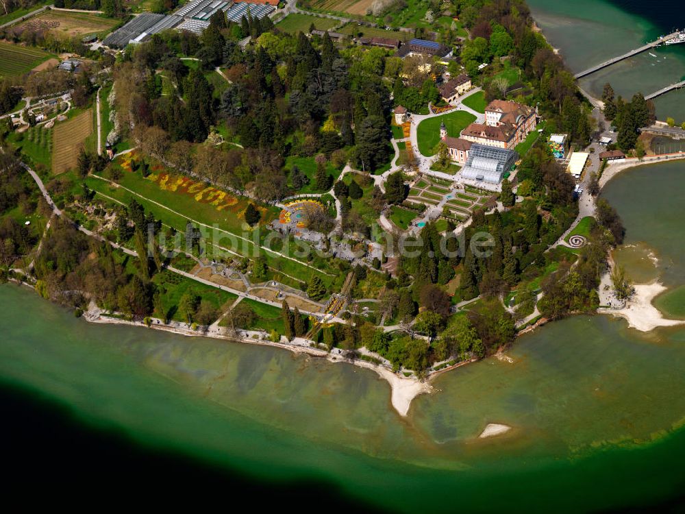 Luftaufnahme Mainau - Schloß und Schloßkirche auf der Schlossinsel Mainau am Bodensee in Baden-Württemberg