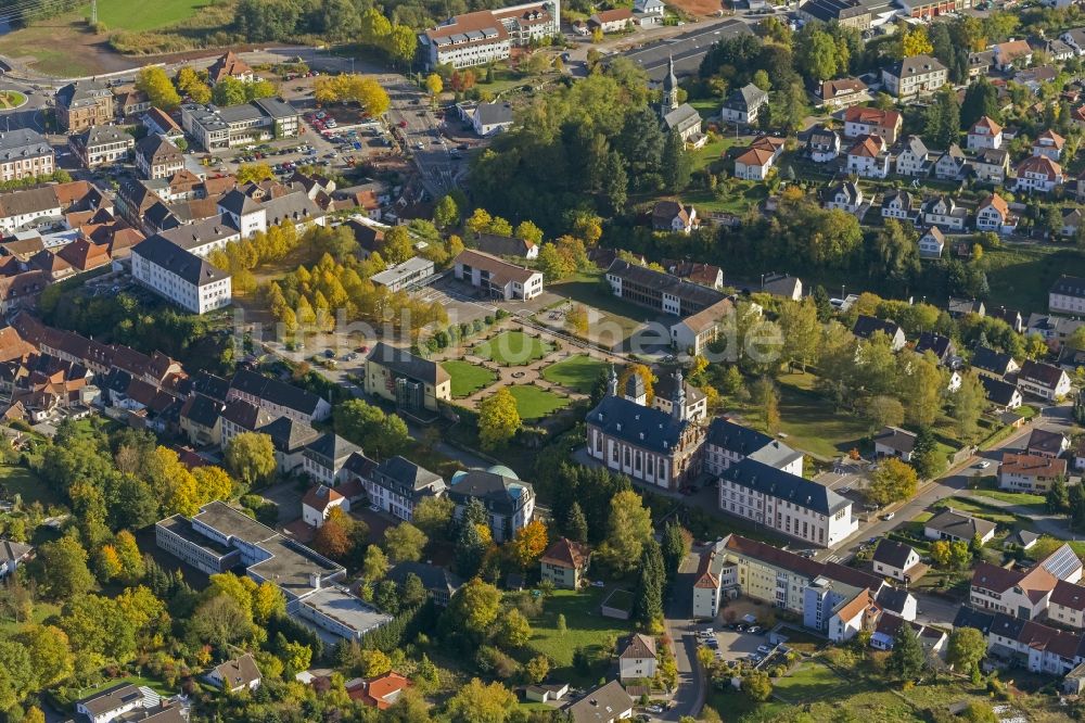 Luftbild Blieskastel - Schloss mit Schlosskirche und Schloßpark in Blieskastel im Bundesland Saarland