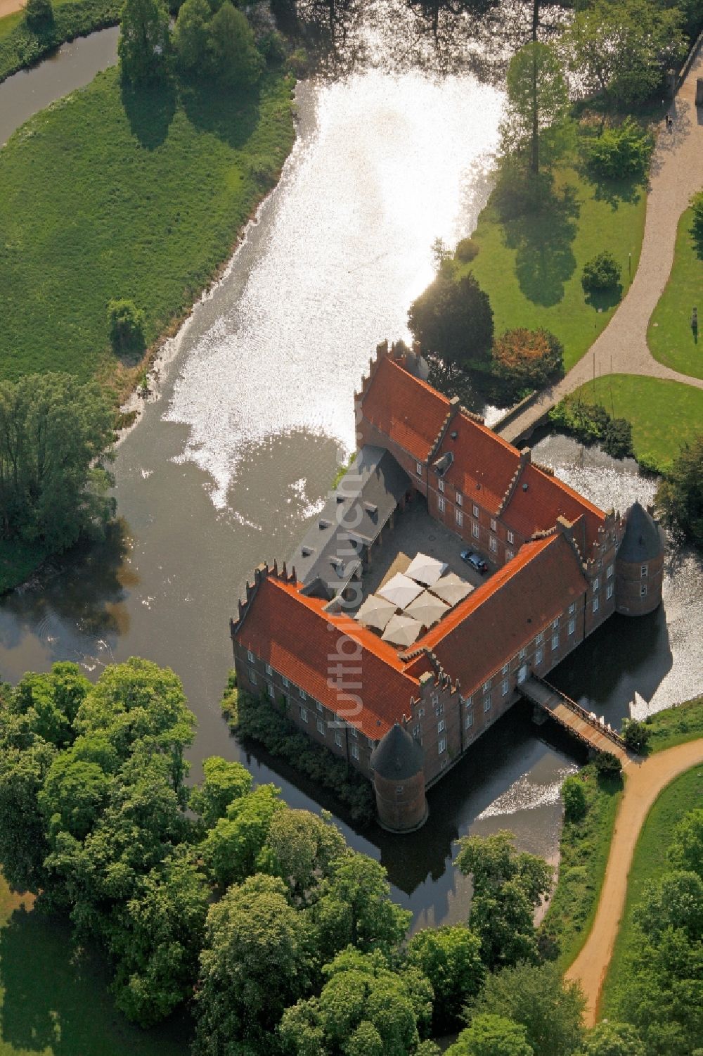 Herten aus der Vogelperspektive: Schloß im Schlosspark Herten im Bundesland Nordrhein-Westfalen