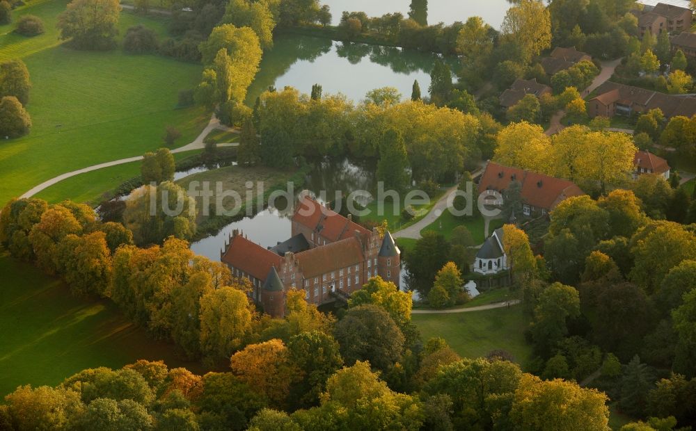 Herten aus der Vogelperspektive: Schloß im Schlosspark Herten im Bundesland Nordrhein-Westfalen