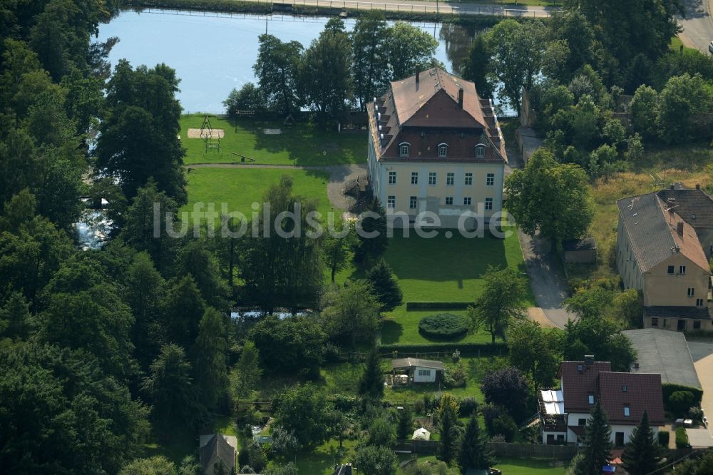 Steinach von oben - Schloss im Schlosspark am Schlossteich in Steinach im Bundesland Sachsen