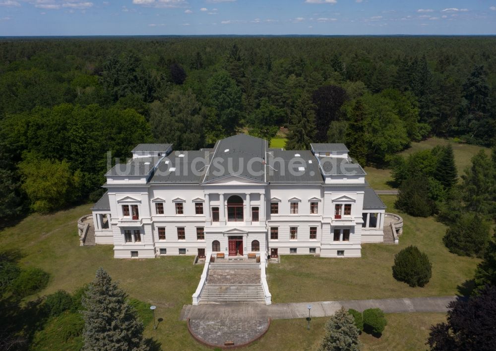 Luftbild Oberkrämer - Schloss und Schloßpark Sommerwalde in Oberkrämer im Bundesland Brandenburg, Deutschland