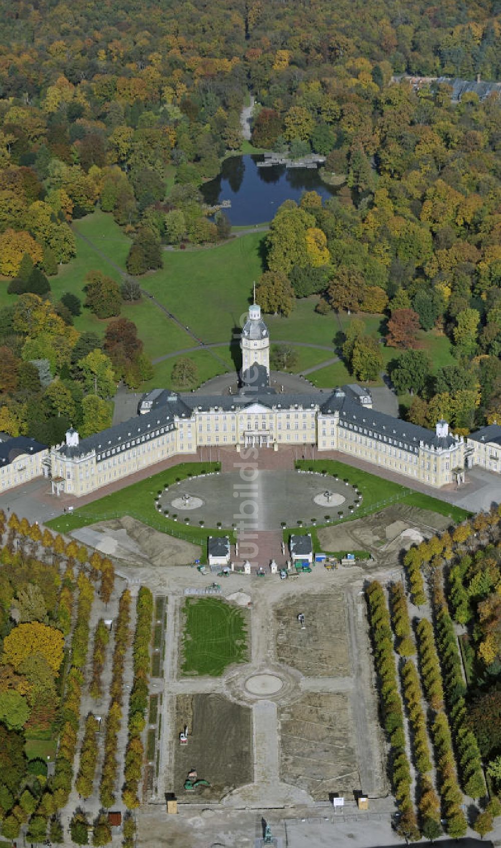 Karlsruhe aus der Vogelperspektive: Schloss und Schlossplatz Karlsruhe