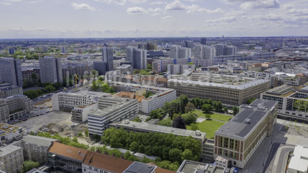 Berlin von oben - Schloß am Schloßplatz - Schlüterhof in Mitte in Berlin