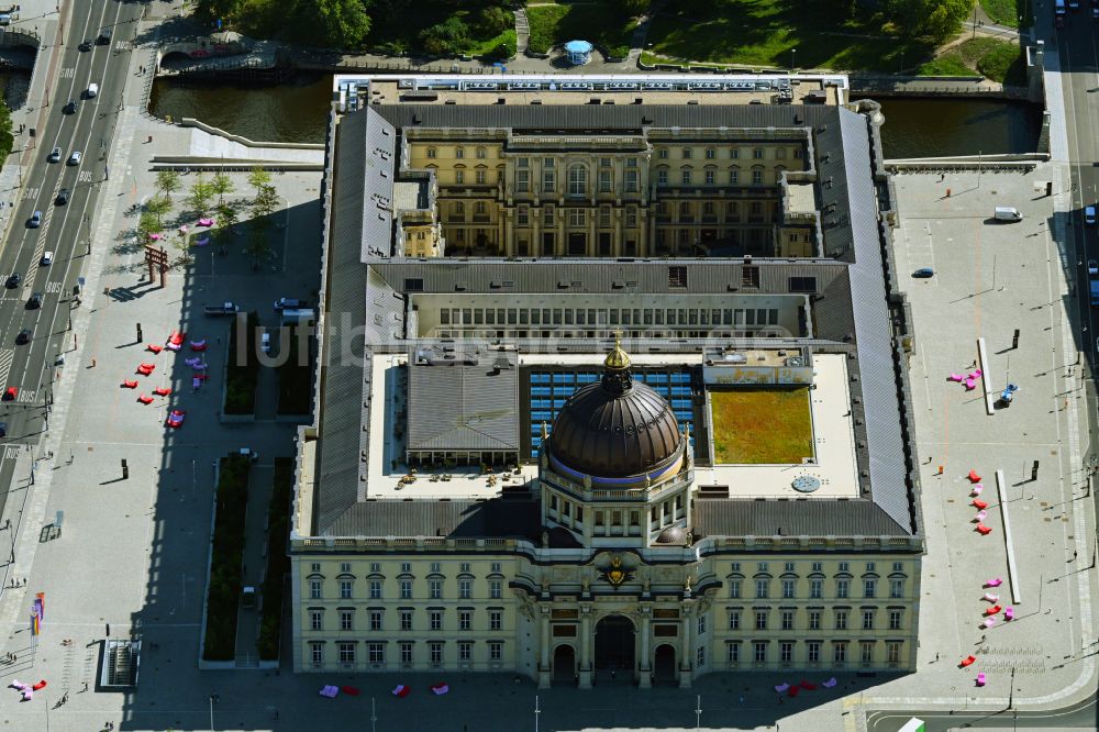 Luftbild Berlin - Schloß am Schloßplatz - Schlüterhof in Mitte in Berlin