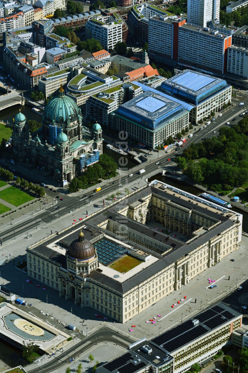 Berlin aus der Vogelperspektive: Schloß am Schloßplatz - Schlüterhof in Mitte in Berlin