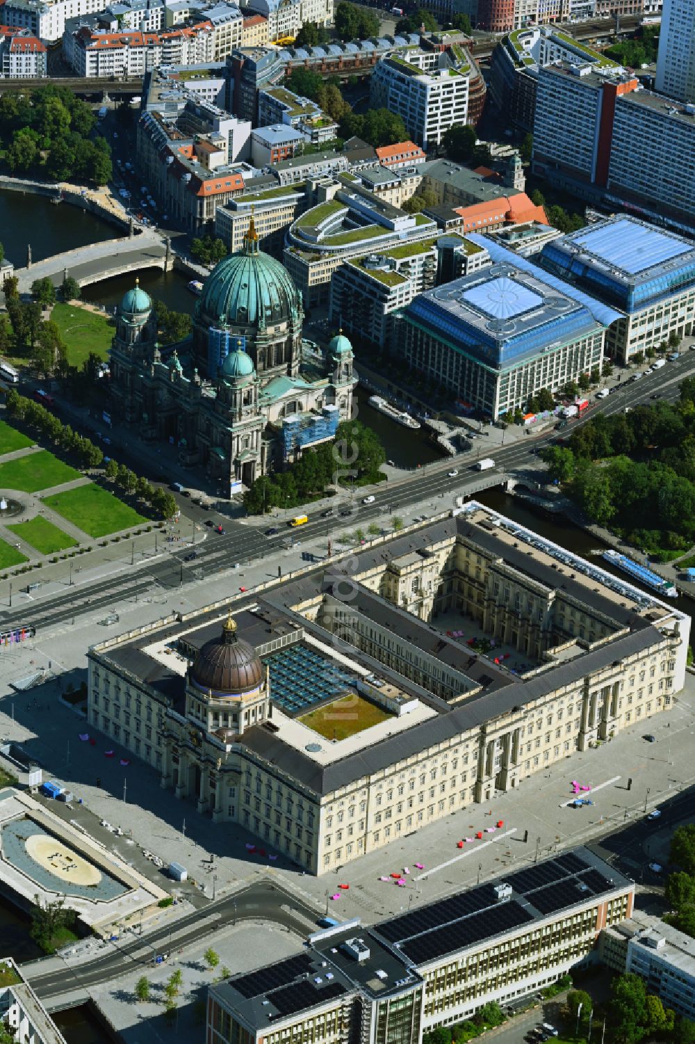 Luftbild Berlin - Schloß am Schloßplatz - Schlüterhof in Mitte in Berlin