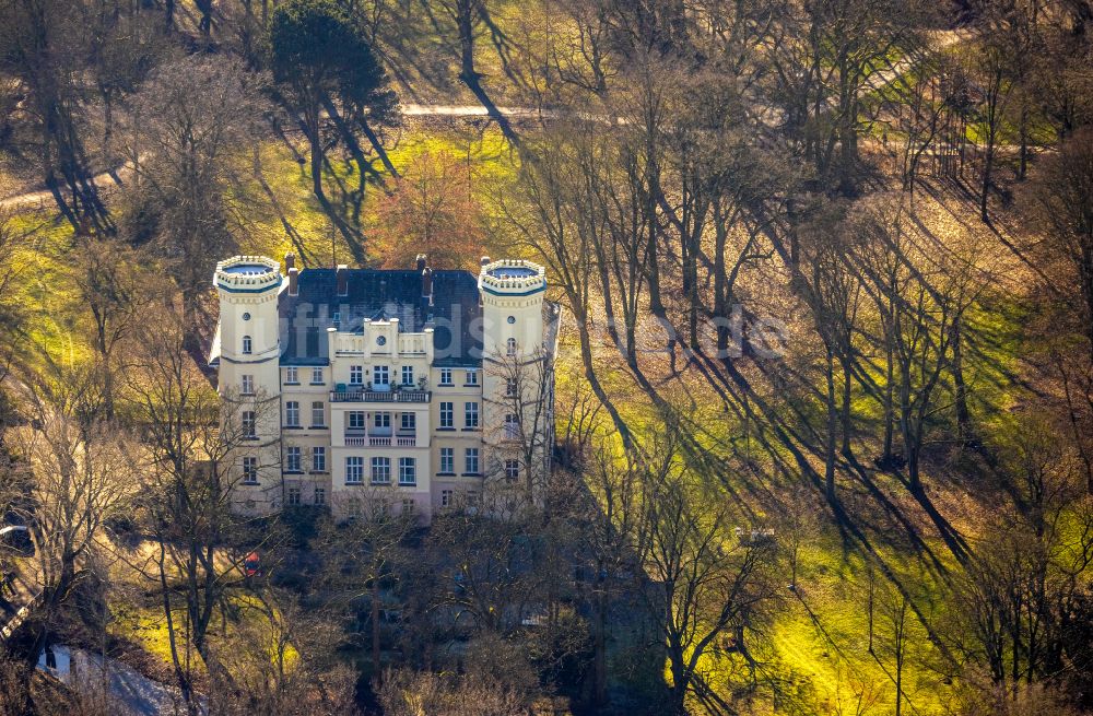 Luftaufnahme Lünen - Schloss Schwansbell in Lünen im Bundesland Nordrhein-Westfalen, Deutschland