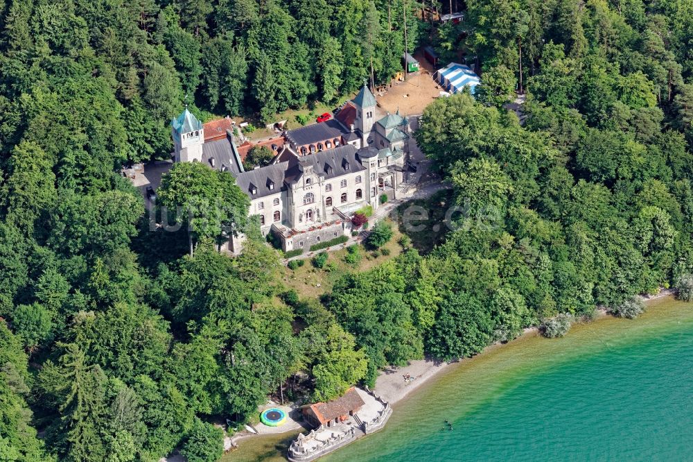 Luftbild Berg - Schloss Seeburg am Starnberger See nahe Münsing im Bundesland Bayern