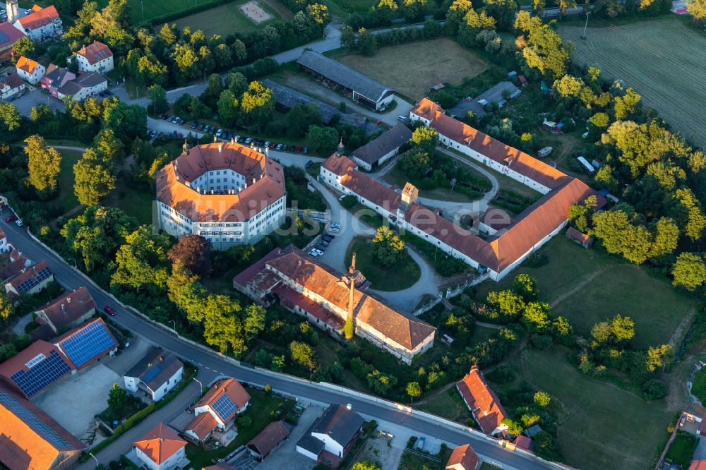 Luftbild Sünching - Schloß Sünching in Sünching im Bundesland Bayern, Deutschland