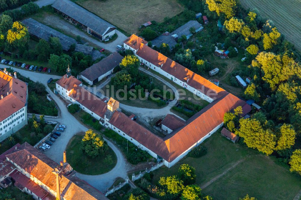 Sünching von oben - Schloß Sünching in Sünching im Bundesland Bayern, Deutschland