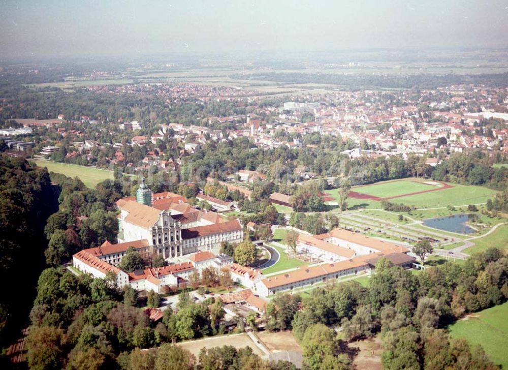 Fürstenfeldbruck von oben - Schloß und Stadt Fürstenfeldbruck Stadtmuseum Fürstenfeldbruck im Kloster Fürstenfeld Fürstenfeld 1 DE-82256 Fürstenfeldbruck Tel: 08141/61130 und 44046 Fax: 08141/611333 info@stadtmuseumffb