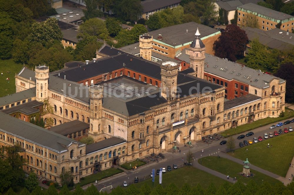 Hannover von oben - Schloß Welfenschloss und heutiger Sitz der Gottfried Wilhelm Leibniz Universität in Hannover im Bundesland Niedersachsen