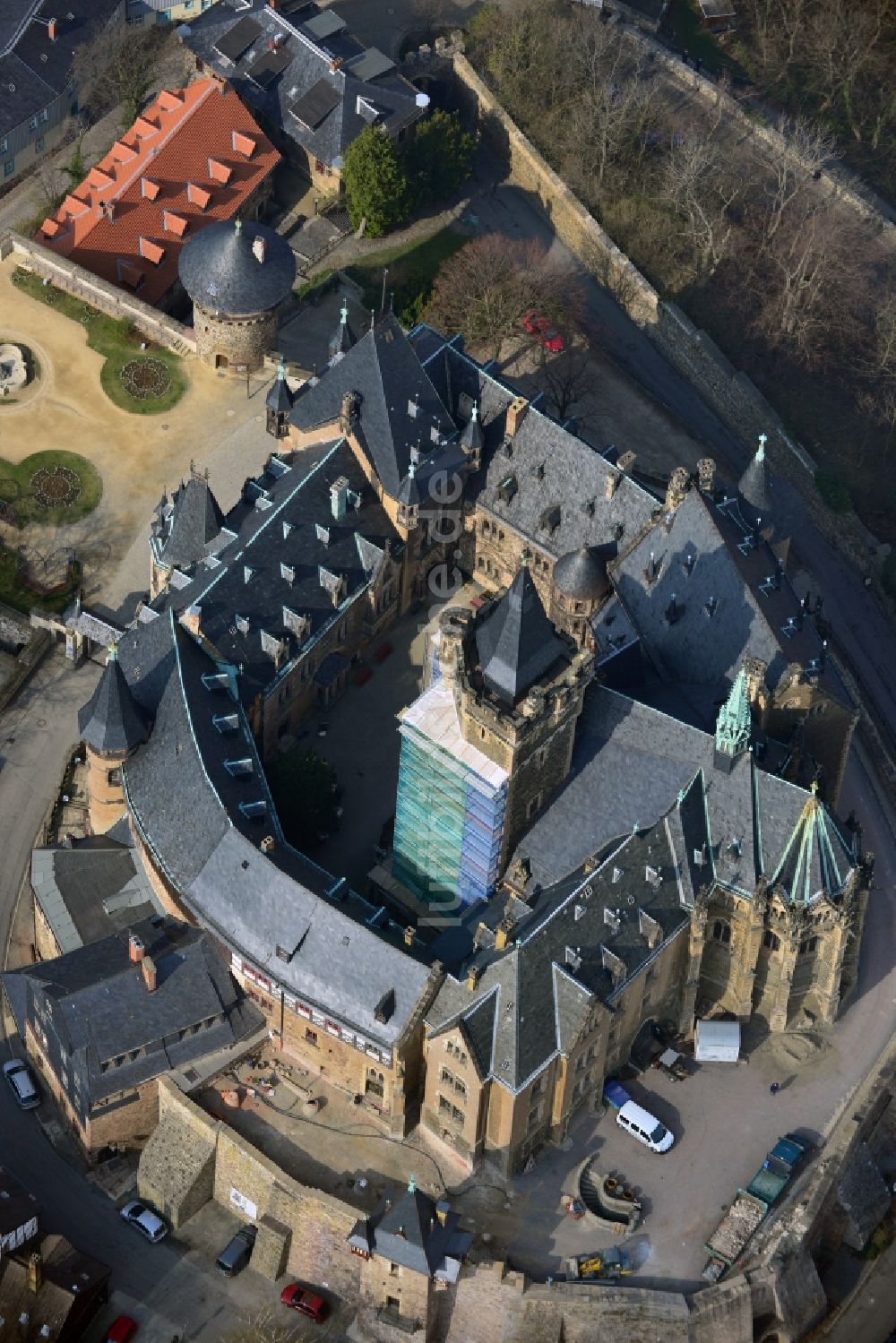 Luftaufnahme Wernigerode - Schloss Wernigerode in der gleichnamigen Stadt im Bundesland Sachsen-Anhalt