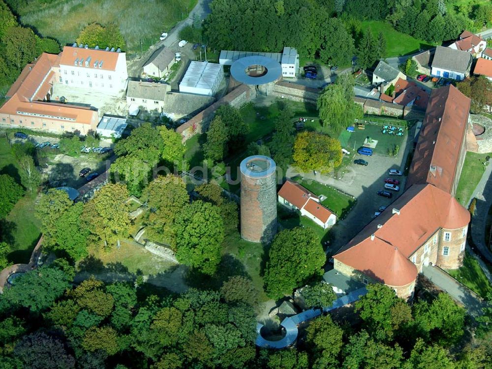 Belzig aus der Vogelperspektive: Schloß Wiesenburg bei Belzig.