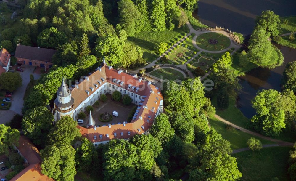 Luftbild Wiesenburg - Schloss Wiesenburg im Hohen Fläming im Bundesland Brandenburg