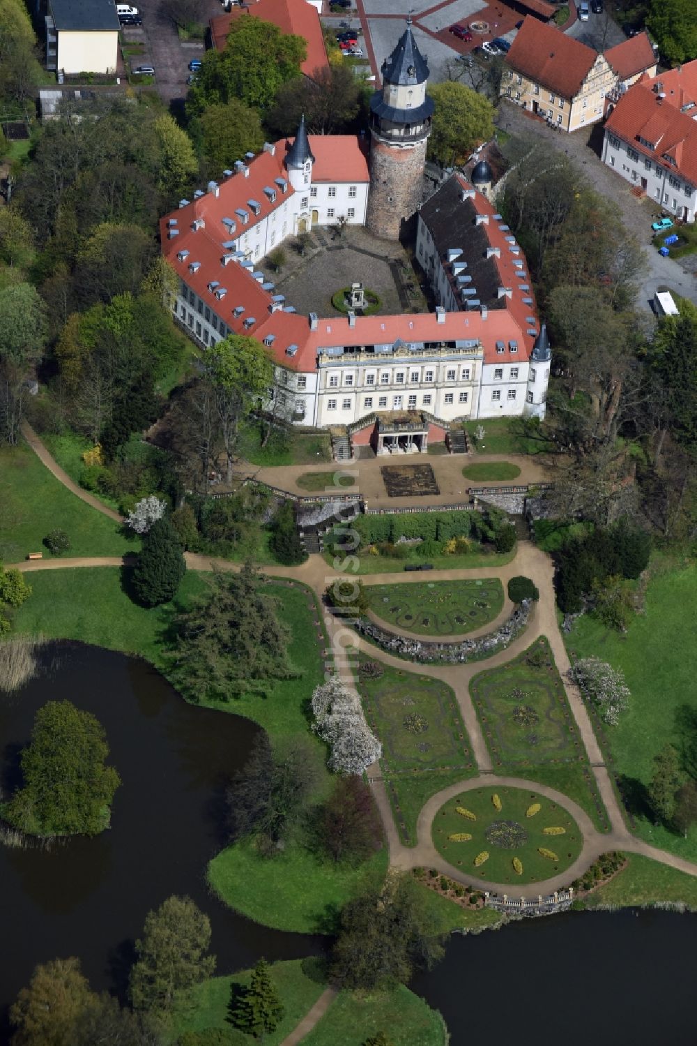 Wiesenburg/Mark aus der Vogelperspektive: Schloss Wiesenburg im Hohen Fläming im Bundesland Brandenburg