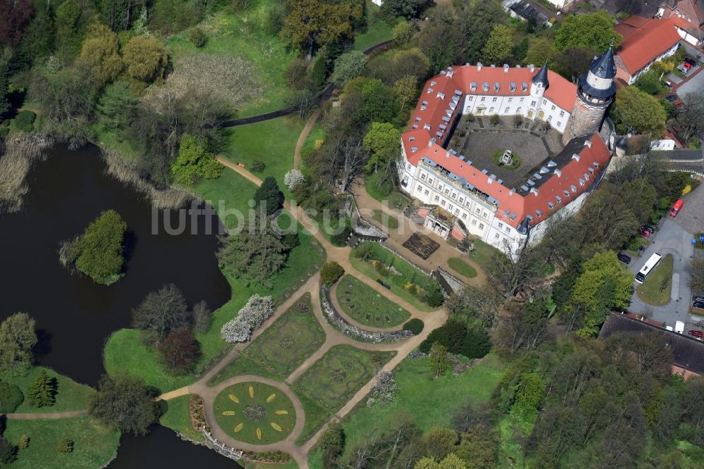 Wiesenburg/Mark aus der Vogelperspektive: Schloss Wiesenburg im Hohen Fläming im Bundesland Brandenburg