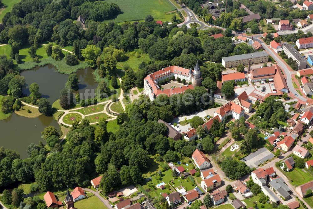 Luftbild Wiesenburg/Mark - Schloss Wiesenburg im Hohen Fläming im Bundesland Brandenburg