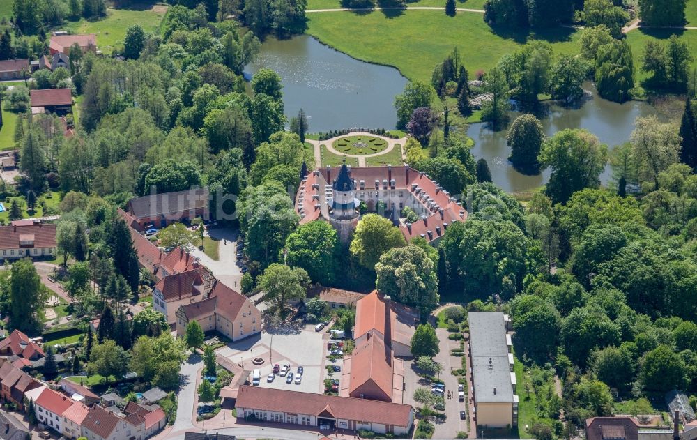 Wiesenburg/Mark aus der Vogelperspektive: Schloss Wiesenburg im Hohen Fläming im Bundesland Brandenburg