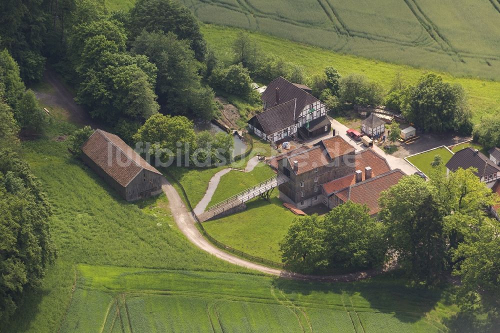 Balve aus der Vogelperspektive: Schloss Wocklum, ein Wasserschloss in Balve im Sauerland im Bundesland Nordrhein-Westfalen NRW