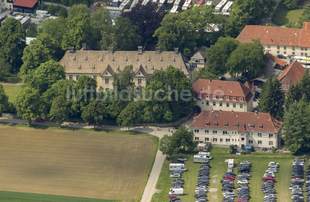 Luftbild Balve - Schloss Wocklum, ein Wasserschloss in Balve im Sauerland im Bundesland Nordrhein-Westfalen NRW