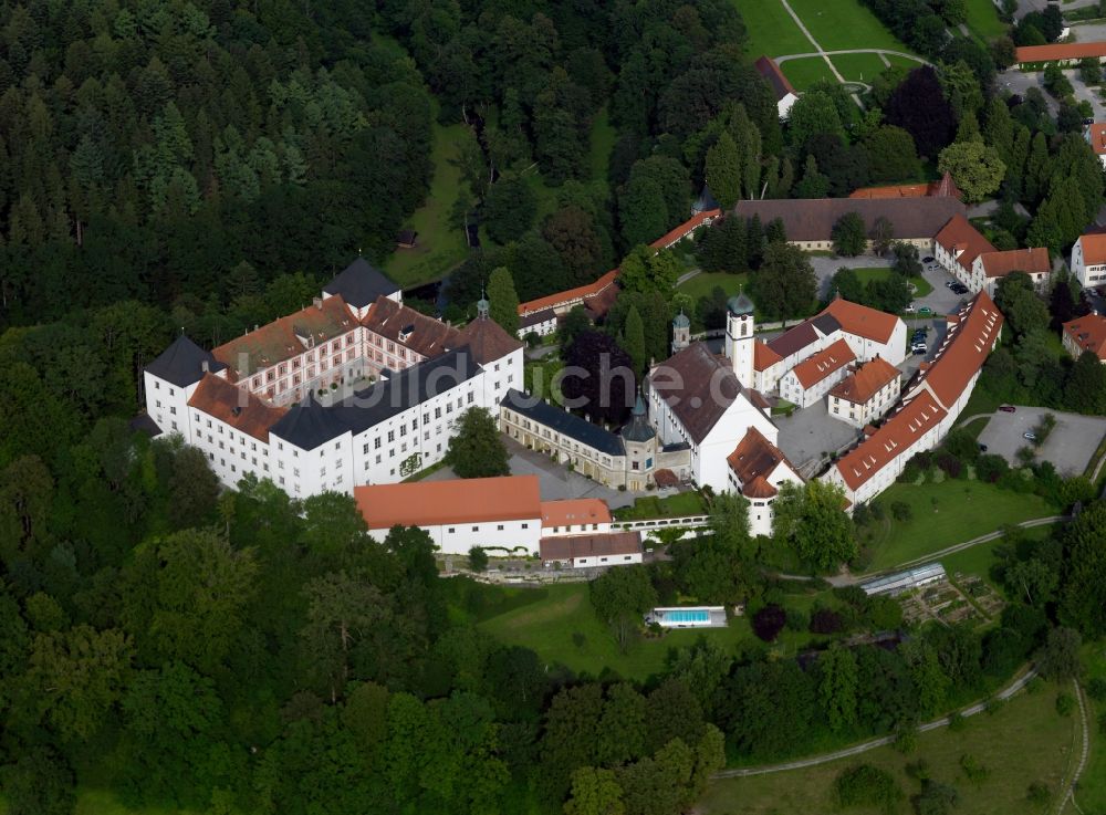 Wolfegg von oben - Schloss Wolfegg in der Gemeinde Wolfegg in Oberschwaben im Bundesland Baden-Württemberg