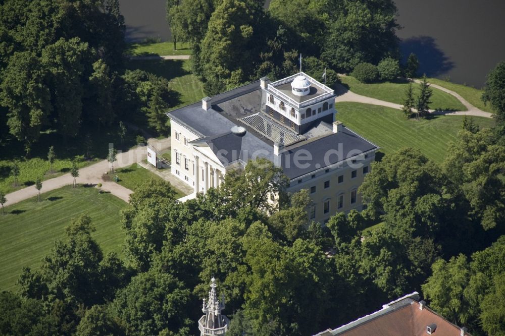 Wörlitz aus der Vogelperspektive: Schloss Wörlitz im Gartenreich Dessau-Wörlitz im Bundesland Sachsen-Anhalt