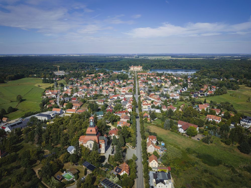 Moritzburg von oben - Schlossallee- Wohngebiete in Moritzburg im Bundesland Sachsen, Deutschland