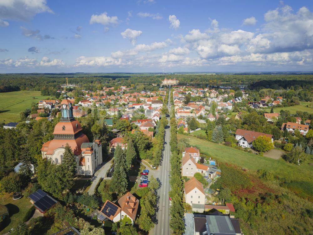 Luftaufnahme Moritzburg - Schlossallee- Wohngebiete in Moritzburg im Bundesland Sachsen, Deutschland