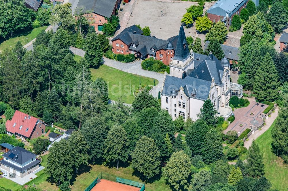 Tremsbüttel aus der Vogelperspektive: Schlossanlage in Tremsbüttel im Bundesland Schleswig-Holstein, Deutschland