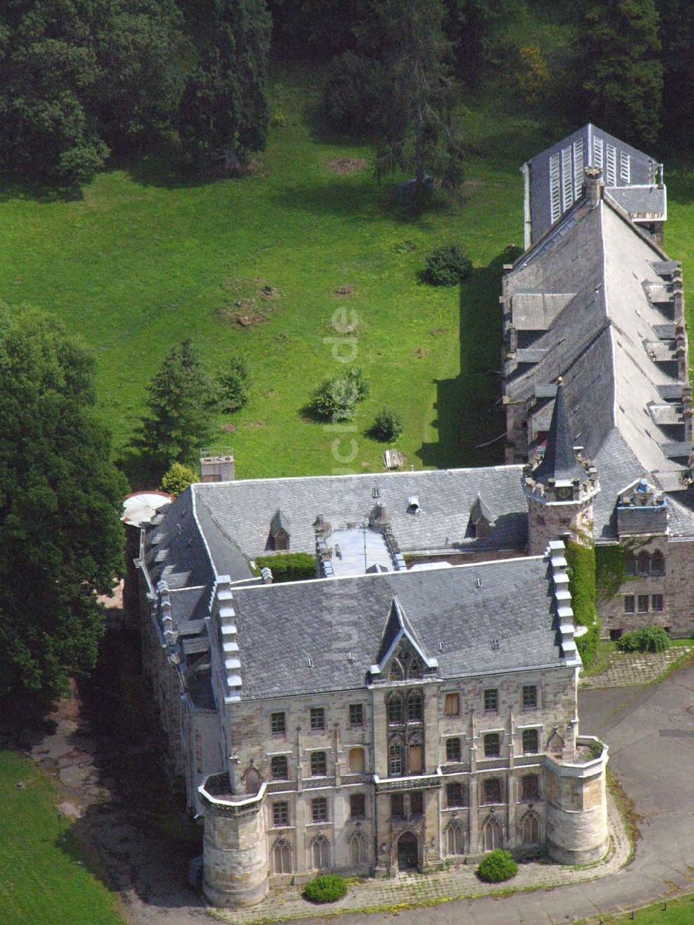 Luftaufnahme Friedrichroda / Thüringen - Schloßhotel Rheinhardtsbrunnen in Friedrichroda / Thüringen.