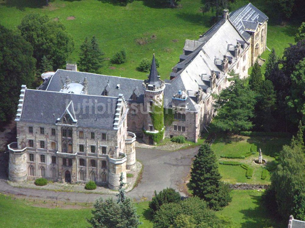 Friedrichroda / Thüringen von oben - Schloßhotel Rheinhardtsbrunnen in Friedrichroda / Thüringen.