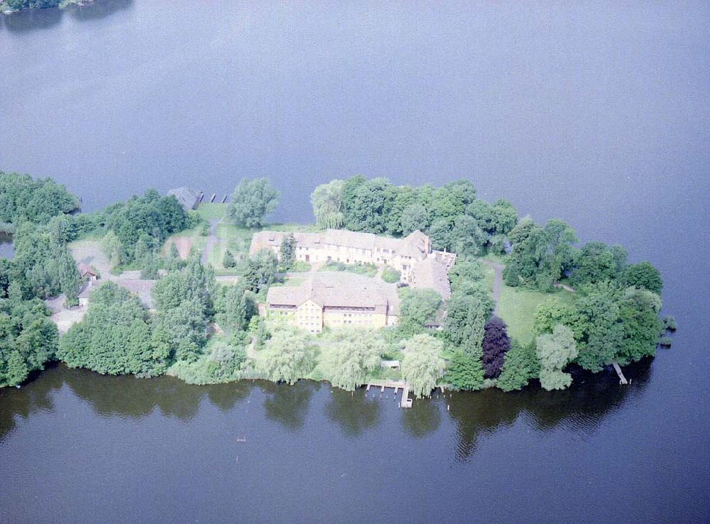 Teupitz / Brandenburg aus der Vogelperspektive: Schloßhotel Teupitz am Teupitzer See in Brandenburg.