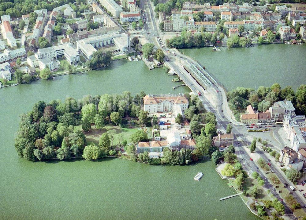 Luftaufnahme Berlin - Köpenick - Schloßinsel in Berlin - Köpenick.