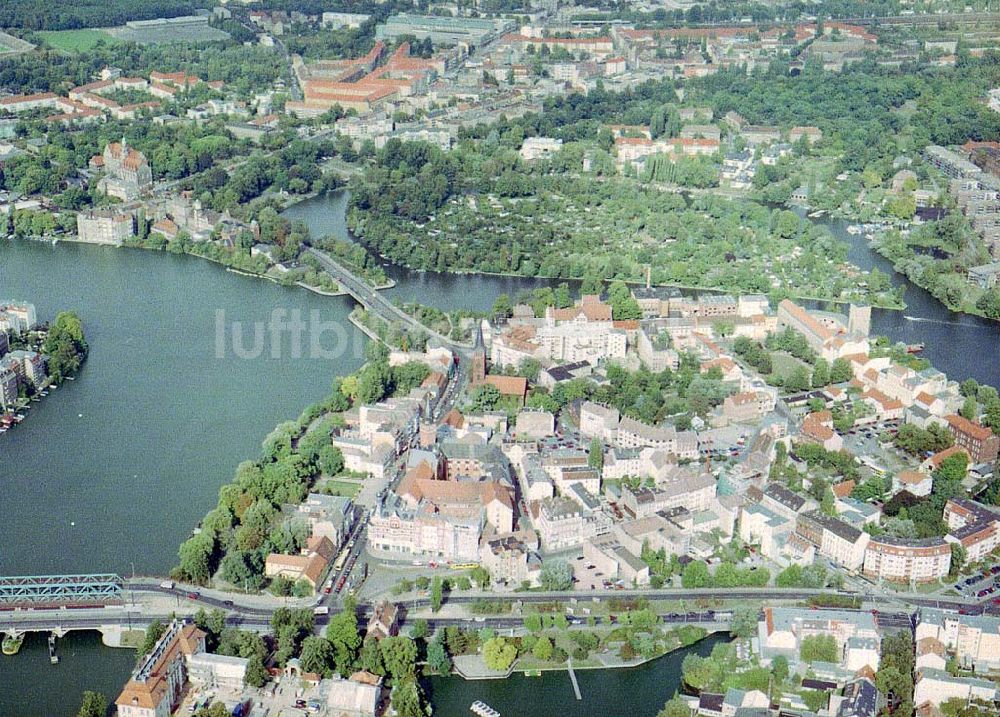 Berlin - Köpenick aus der Vogelperspektive: Schloßinsel in Berlin - Köpenick