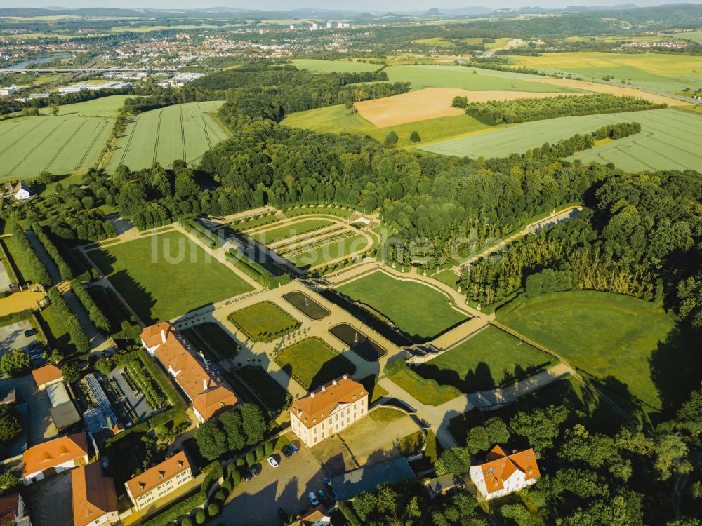 Heidenau aus der Vogelperspektive: Schloßpark Barockgarten Großsedlitz in Heidenau im Bundesland Sachsen, Deutschland