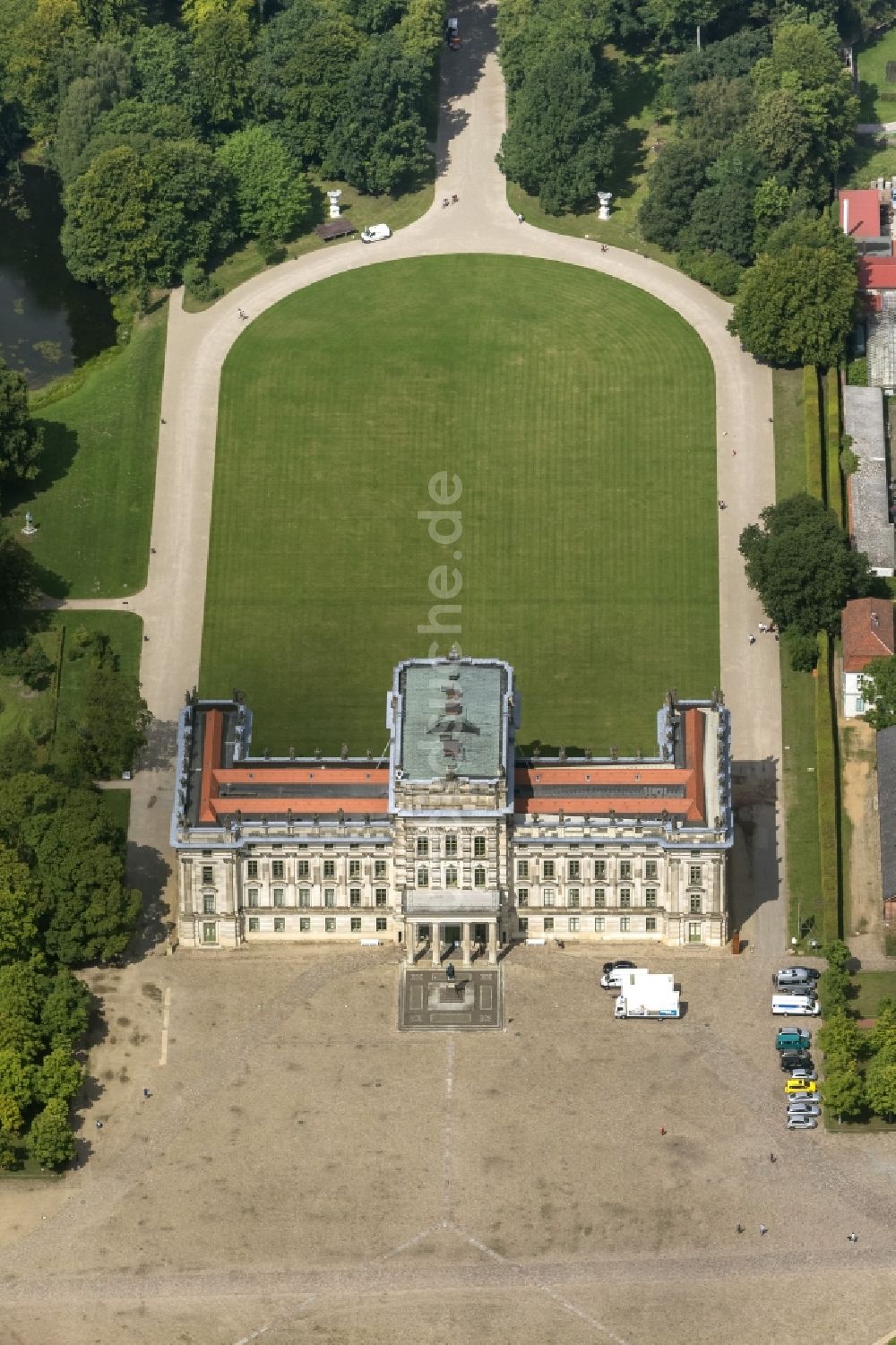 Ludwigslust aus der Vogelperspektive: Schloßpark und Barockschloß Schloß Ludwigslust im Bundesland Mecklenburg-Vorpommern