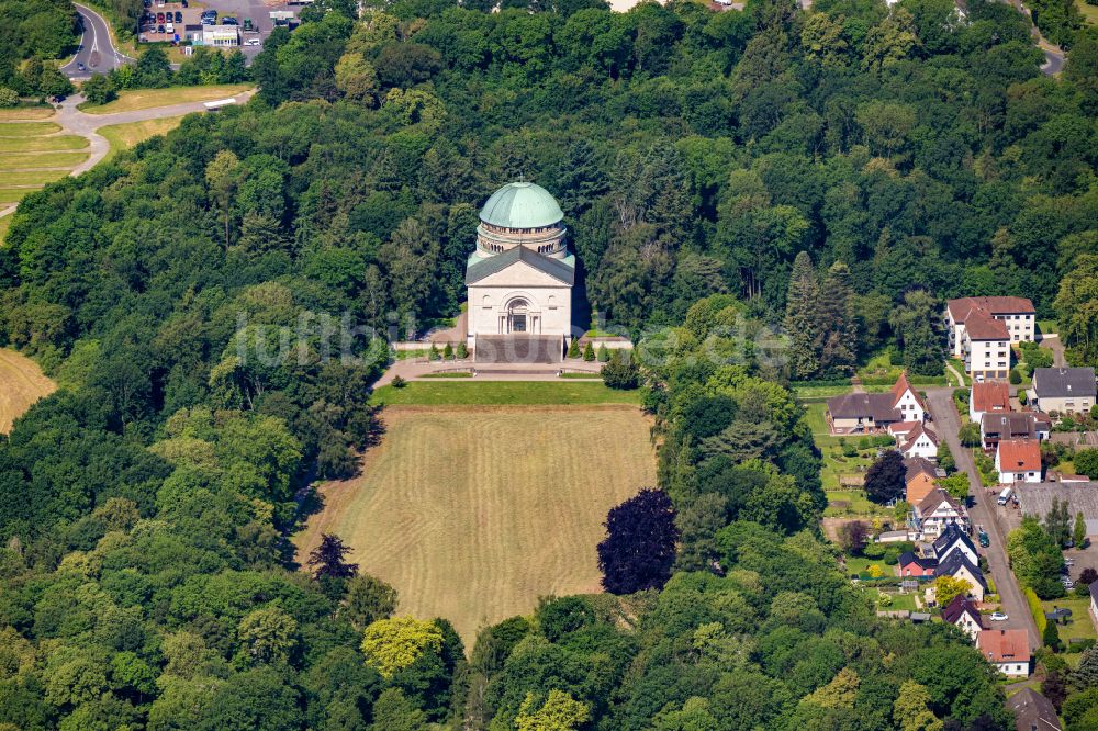 Bückeburg aus der Vogelperspektive: Schloßpark mit dem Mausoleum in Bückeburg im Bundesland Niedersachsen, Deutschland