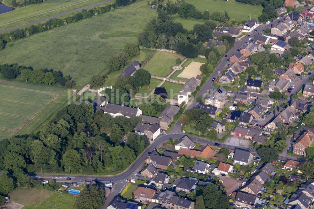 Luftbild Rheinberg - Schloßpark im Ortsteil Ossenberg in Rheinberg im Bundesland Nordrhein-Westfalen, Deutschland