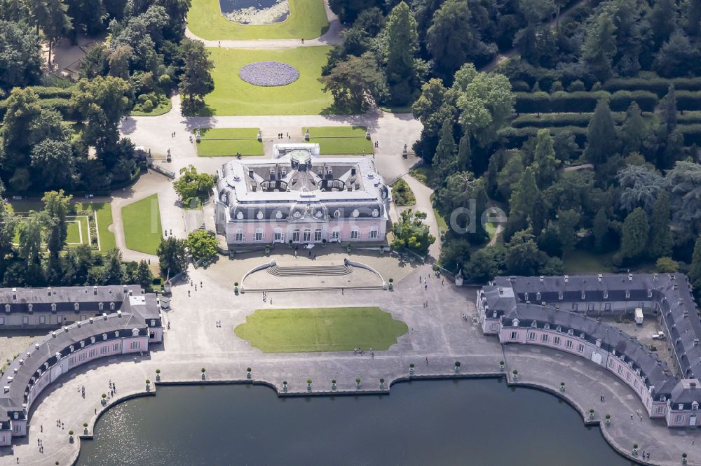 Luftbild Düsseldorf - Schloßpark mit Schloß Benrath am Schlossweiher in Düsseldorf im Bundesland Nordrhein-Westfalen