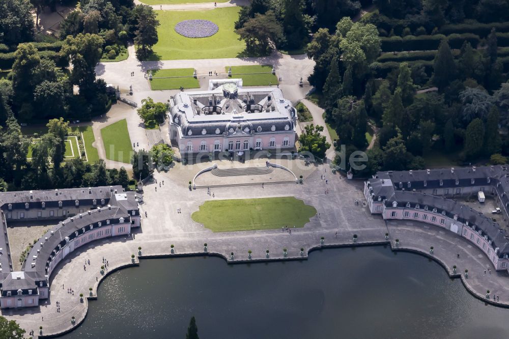 Luftaufnahme Düsseldorf - Schloßpark mit Schloß Benrath am Schlossweiher in Düsseldorf im Bundesland Nordrhein-Westfalen