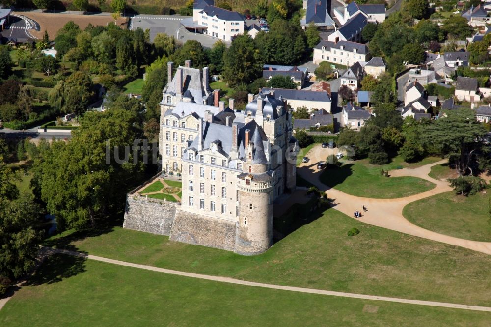 Luftbild Brissac Quince - Schloßpark und Schloß Chateau de Brissac in Brissac Quince in Pays de la Loire, Frankreich