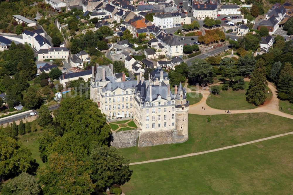 Luftbild Brissac Quince - Schloßpark und Schloß Chateau de Brissac in Brissac Quince in Pays de la Loire, Frankreich