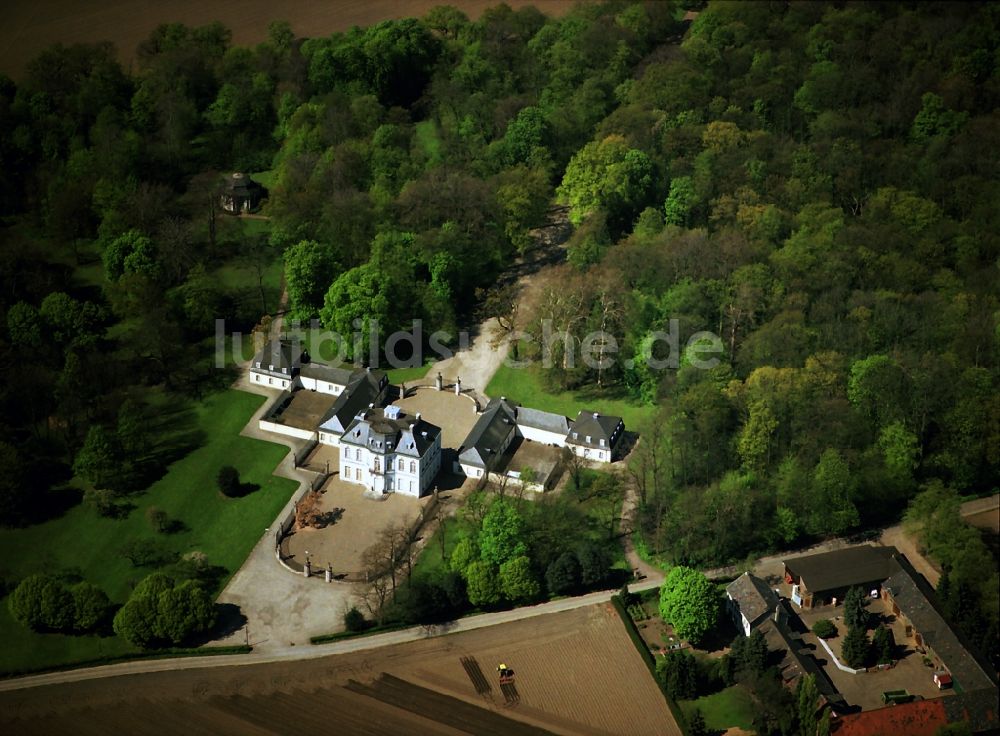 Brühl von oben - Schlosspark und Schloß Falkenlust in Brühl in Nordrhein-Westfalen