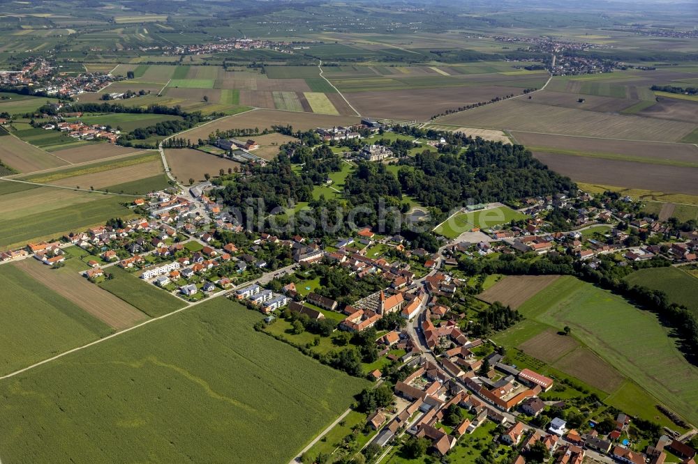 Luftbild Grafenegg - Schlosspark und Schloß Grafenegg in Niederösterreich in Österreich