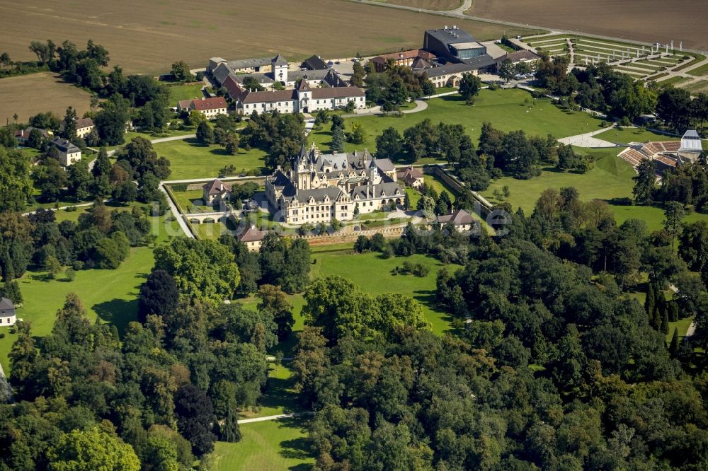 Luftaufnahme Grafenegg - Schlosspark und Schloß Grafenegg in Niederösterreich in Österreich