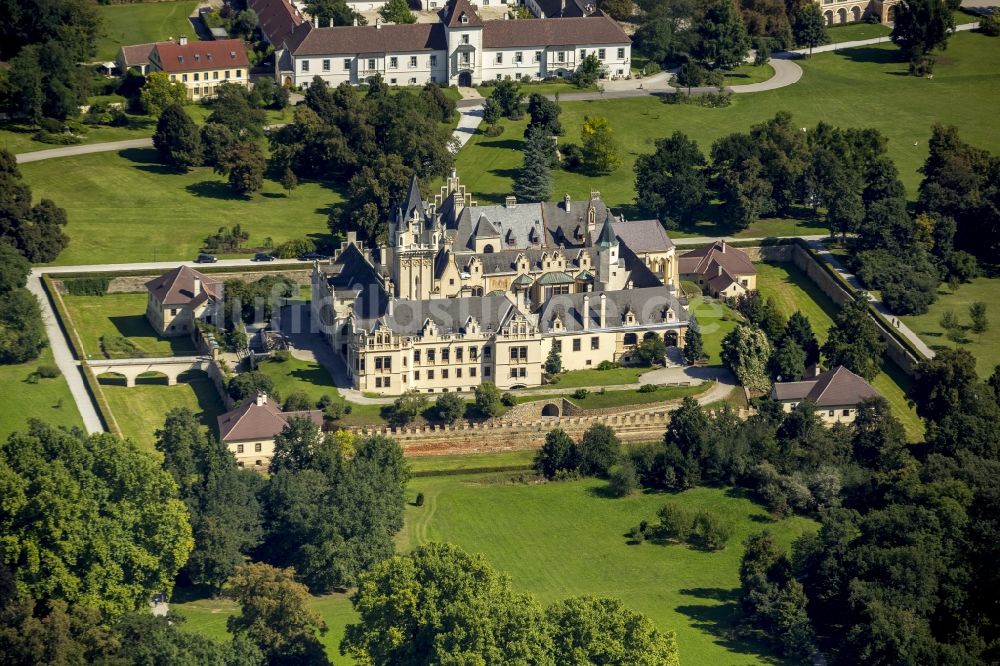 Grafenegg von oben - Schlosspark und Schloß Grafenegg in Niederösterreich in Österreich