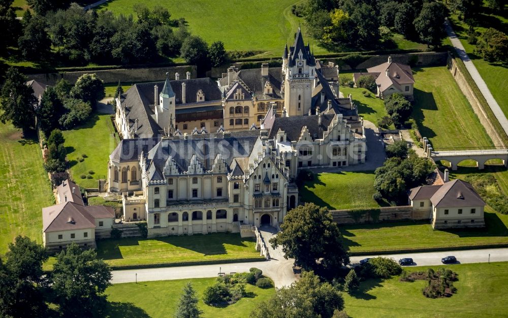 Luftbild Grafenegg - Schlosspark und Schloß Grafenegg in Niederösterreich in Österreich