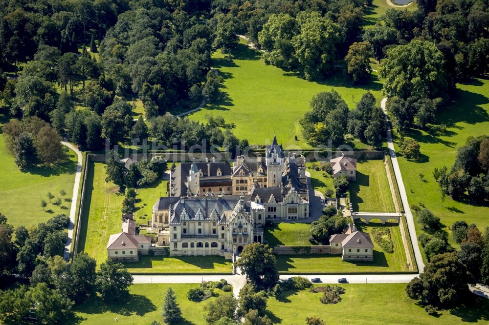 Grafenegg von oben - Schlosspark und Schloß Grafenegg in Niederösterreich in Österreich